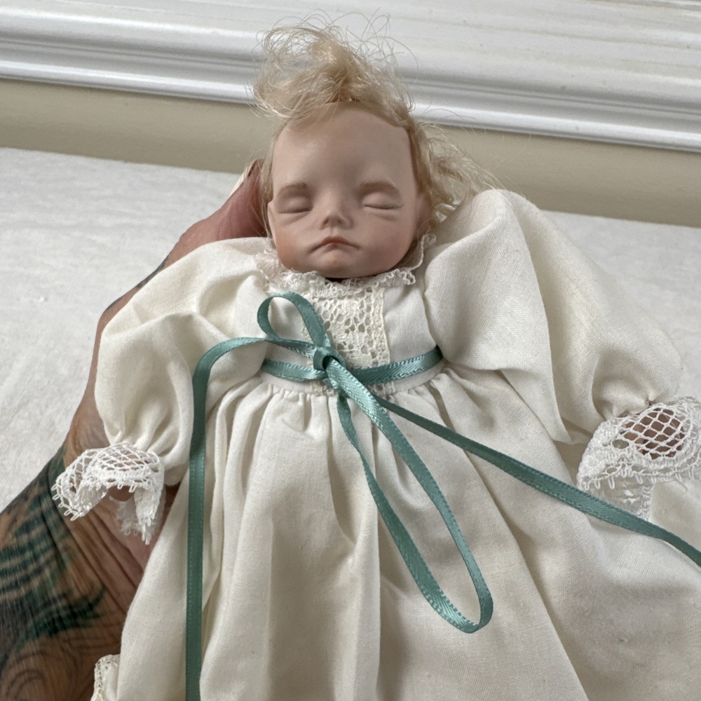 Vintage‎ 1991 Joyce Wolf Sleeping Mini Baby Doll 7 inch Blond White Lace Gown